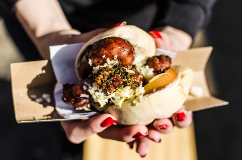 argentina-street-food-traditional-choripan-sandwich