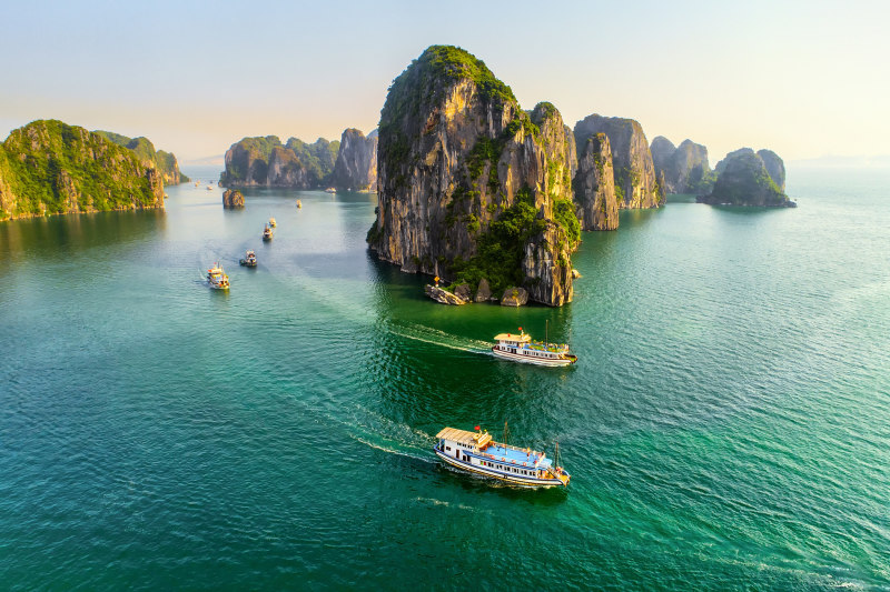dreamy-sunset-landscape-halong-bay-vietnam