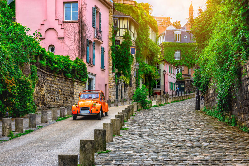view-old-street-quarter-montmartre-paris